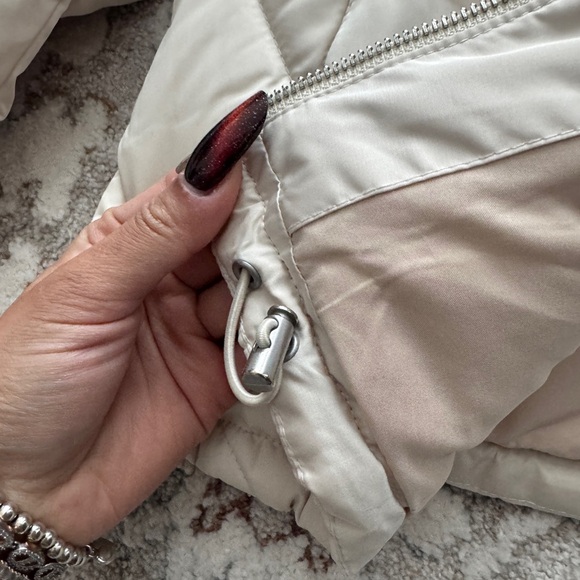 Zara Women's Beige Puffer Jacket - Picture 9 of 10